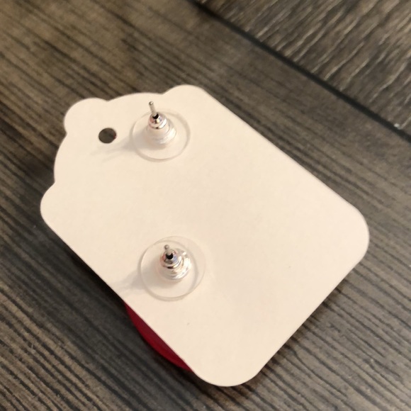 Vintage Avon Acrylic Oval Red & White Check Earrings - Picture 11 of 12